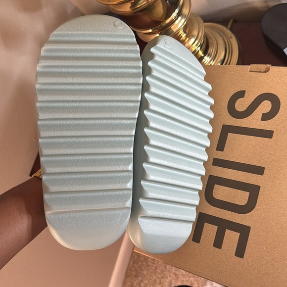 Yezzy Slide Salt size 10 - Picture 3 of 5